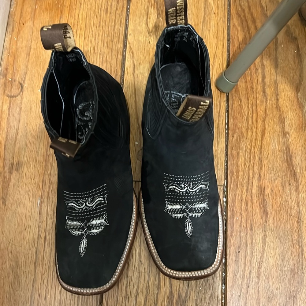 Shoes for bailes 🤠 in need of money worn about 10 times.